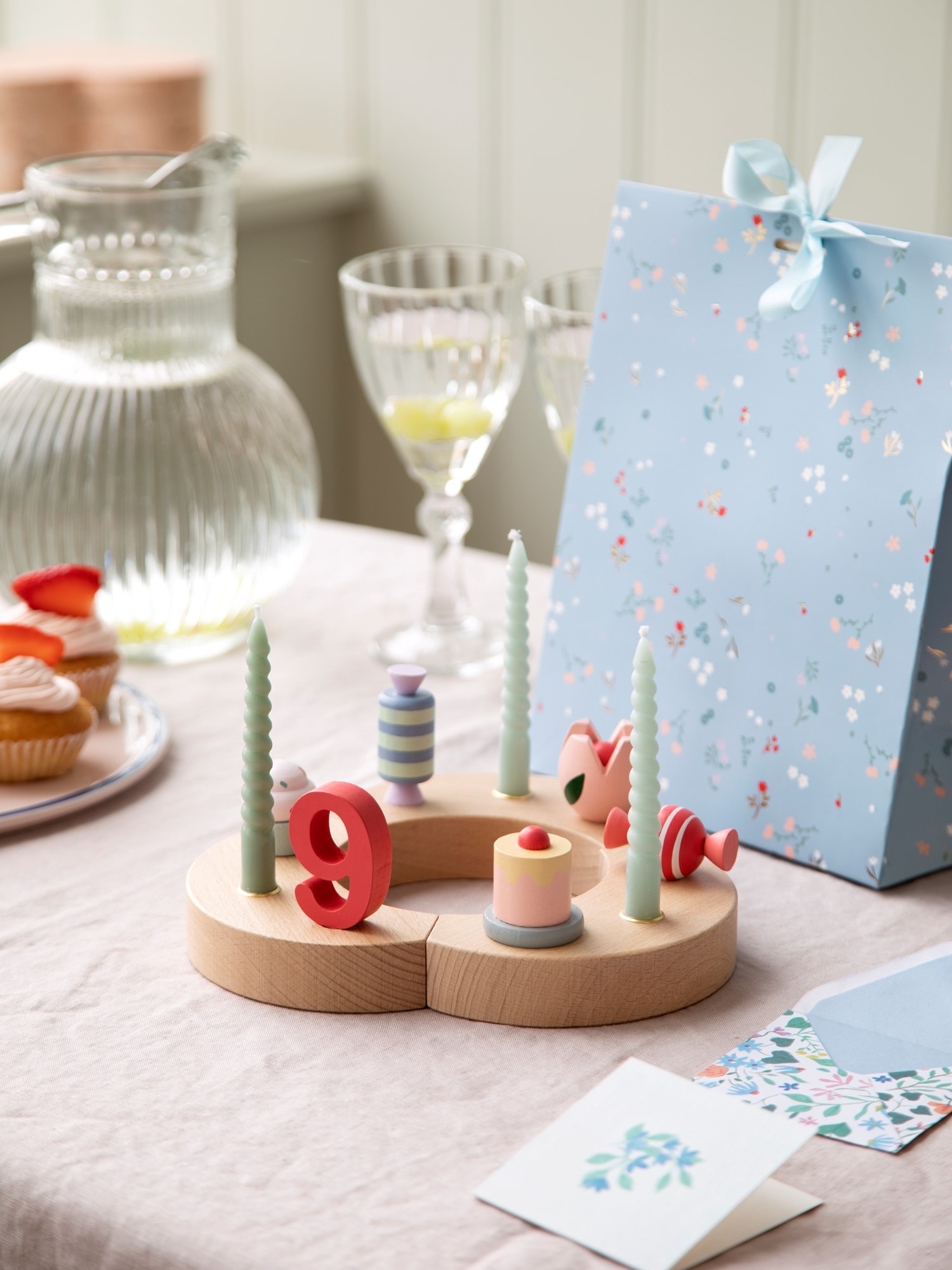 Decorative birthday candleholder Beech wood/MDF. 16 pcs.