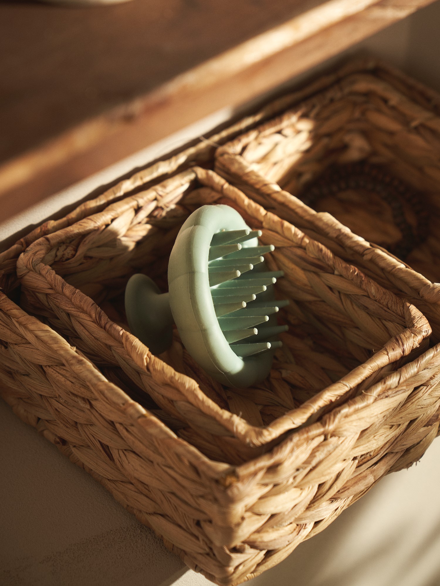 Scalp massager Silicone. 8.4 x 7 cm.