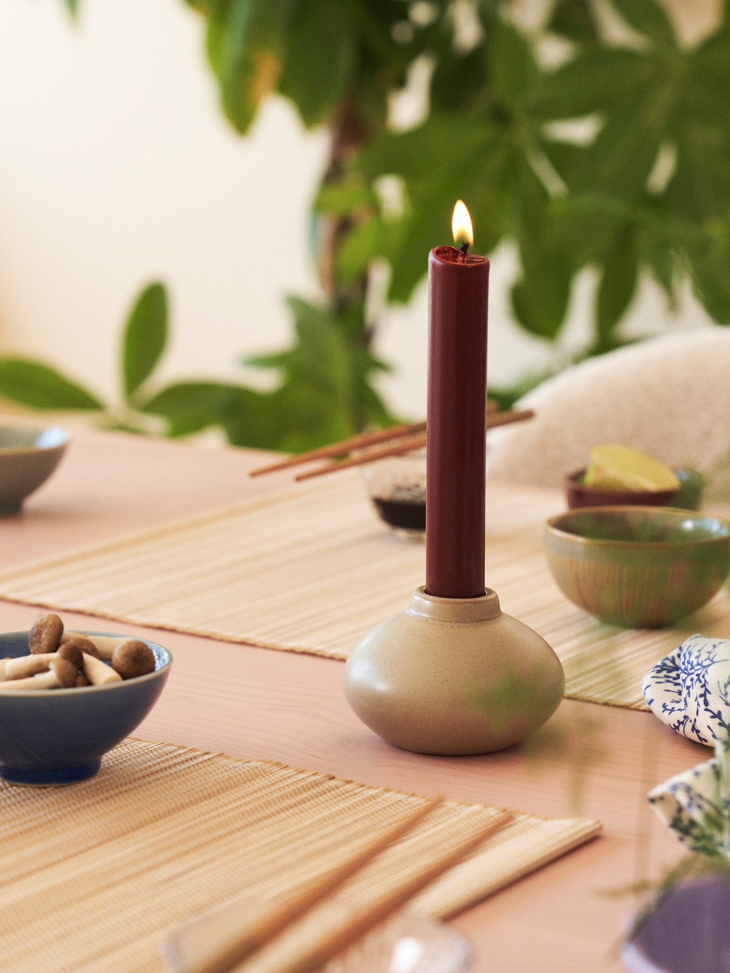 Candleholder Stoneware. Ø8.5 x 5 cm.