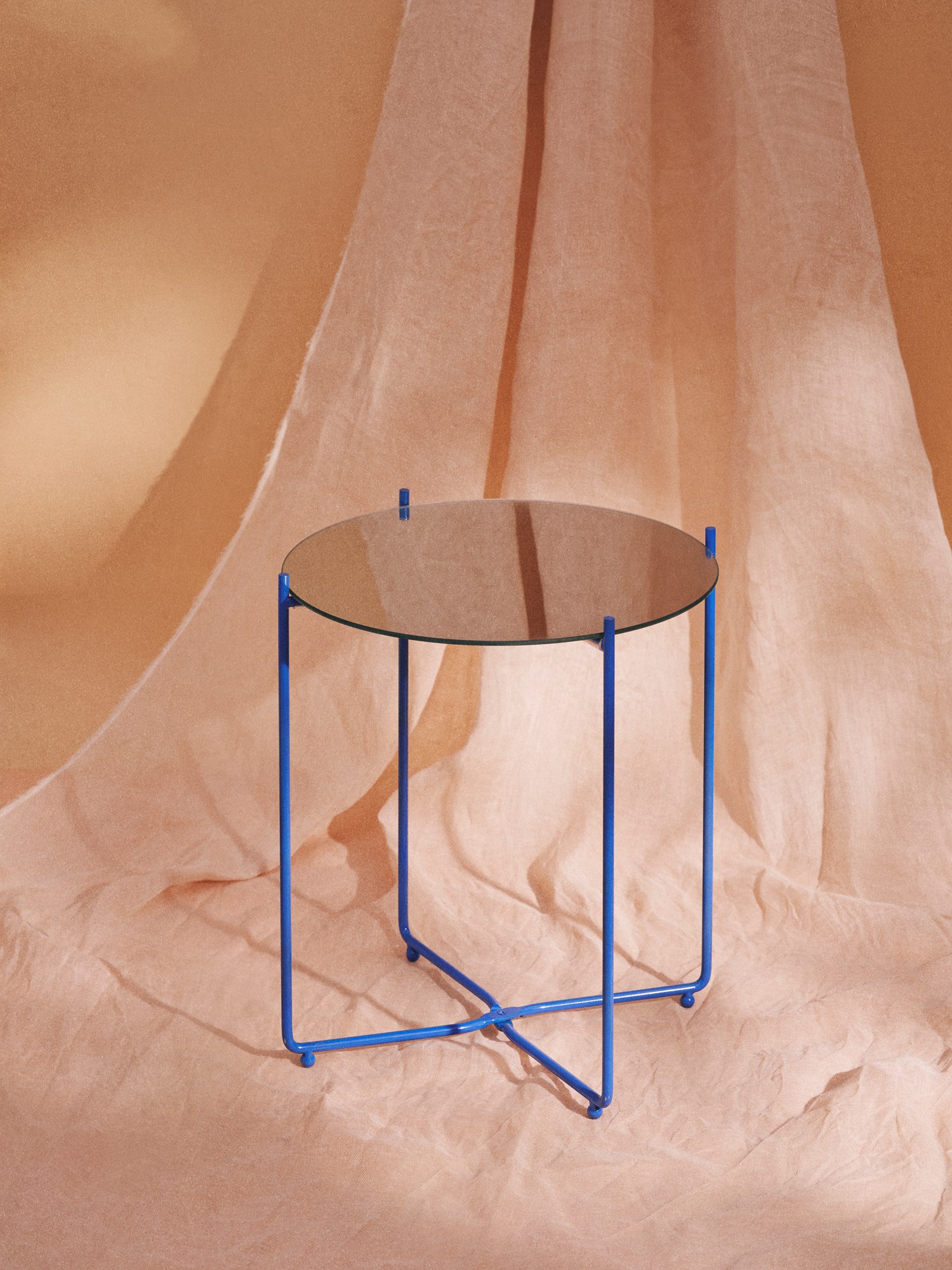 Side table Glass/iron. Ø42 x 47.5 cm.