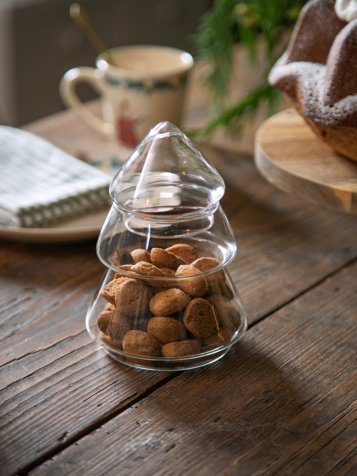 Tree shaped jar Glass. 10 x 15 cm.