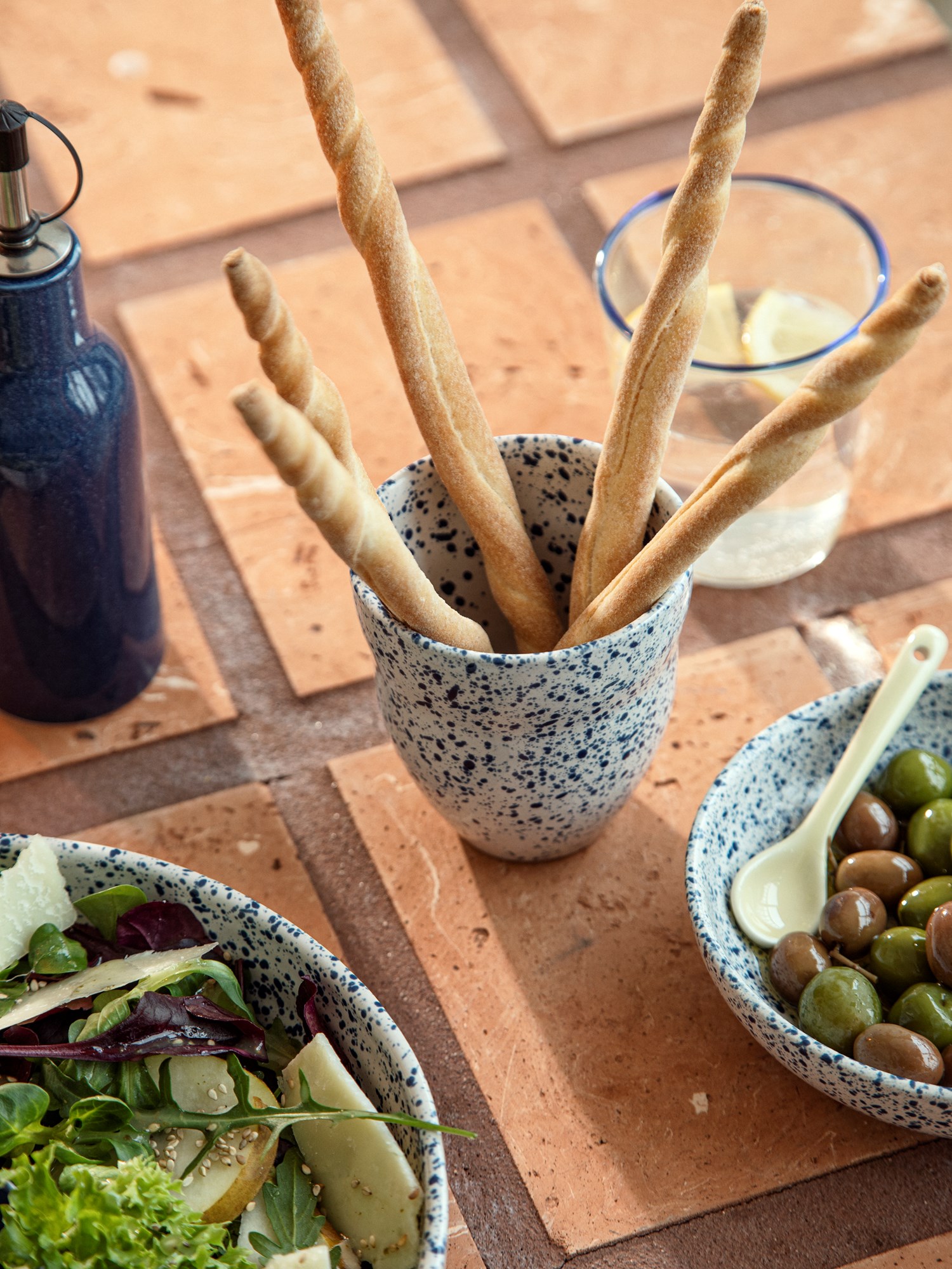 Mug Stoneware. Ø8.1 x 9.2 cm.