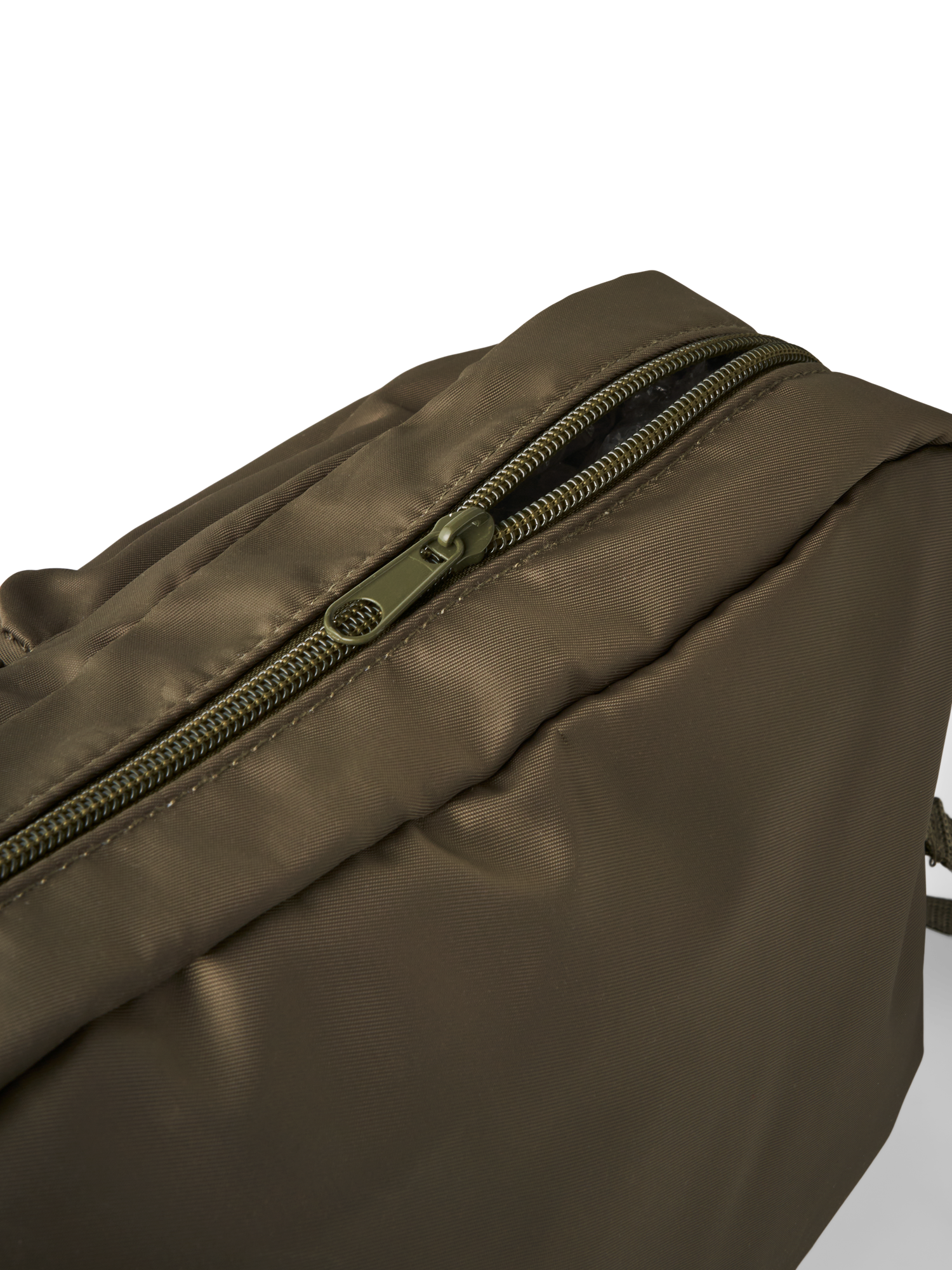 Crossbody bag 29 x 21 x 7.5 cm.