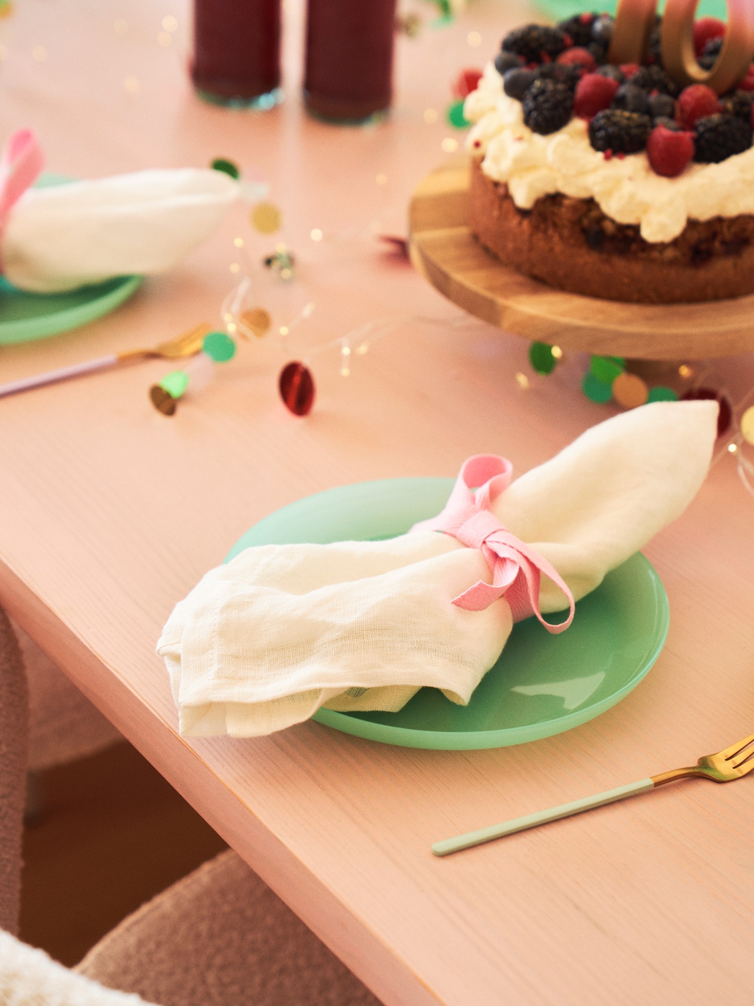 Reusable plastic plates for children 2 pcs.