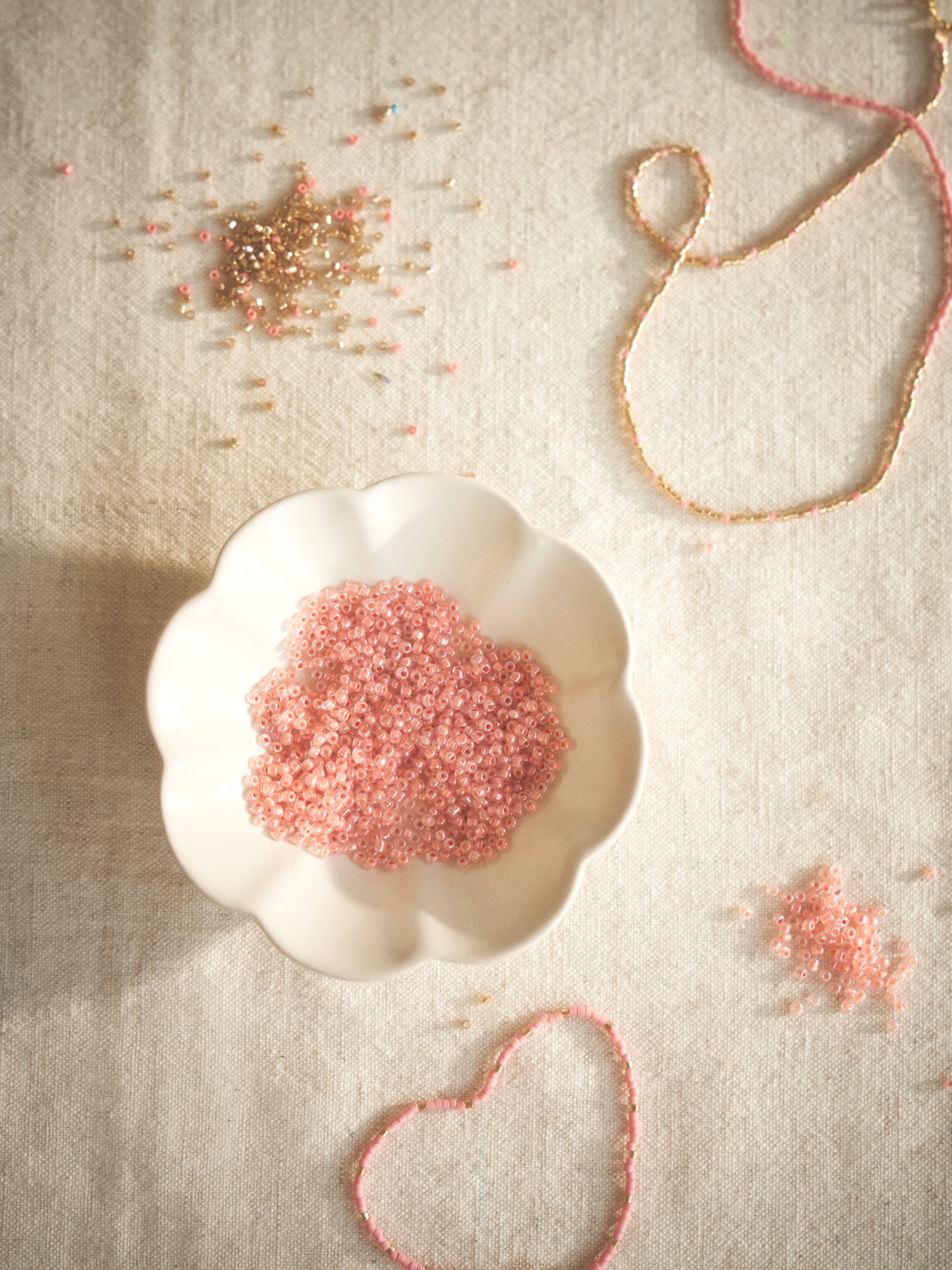 Glass beads Glass. 2 x 1.5 mm. 25 g.