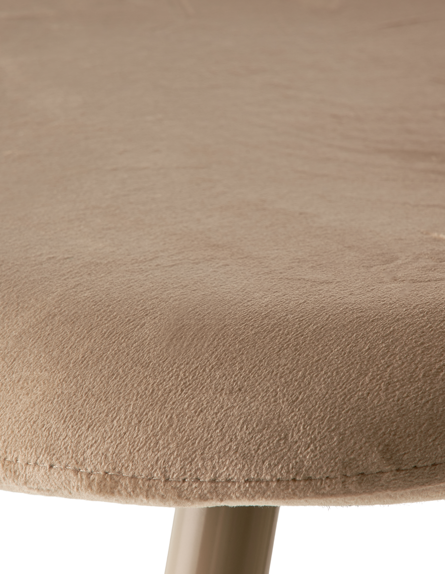 Velvet chair Polyester/iron/poplar wood/foam. 40,5 x 44,5 x 89 cm.