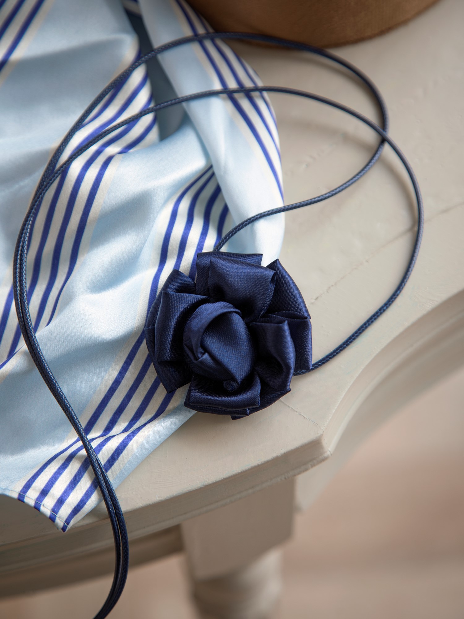 Flower necklace 1 pc.