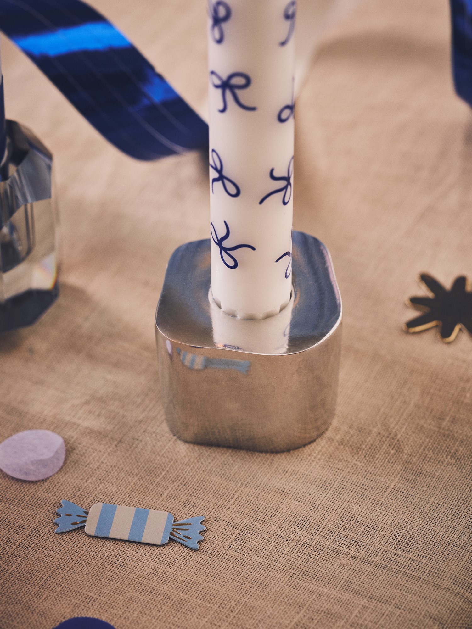 Candleholder Aluminium. 4.7 x 5.1 x 4 cm.