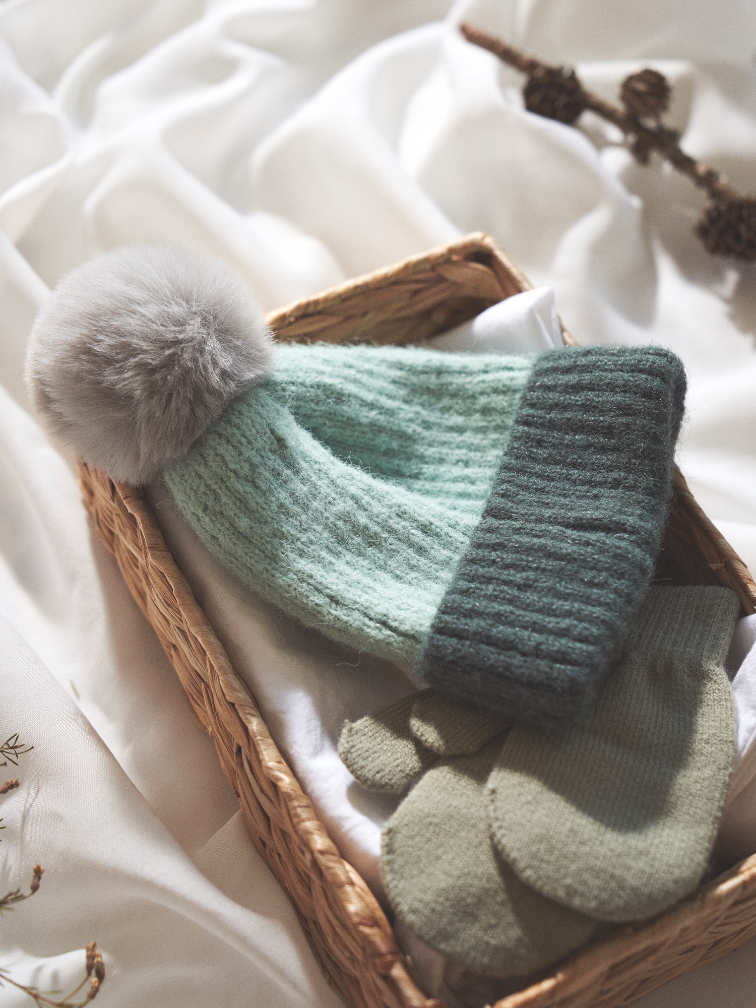 Children's beanie Acrylic yarn.