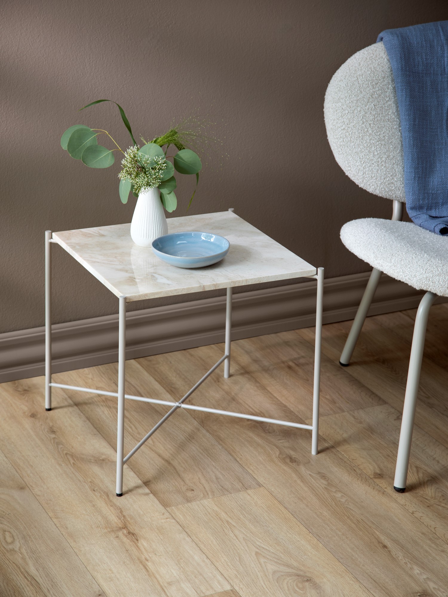 Side table Marble/iron. 40 x 40 x 40 cm.