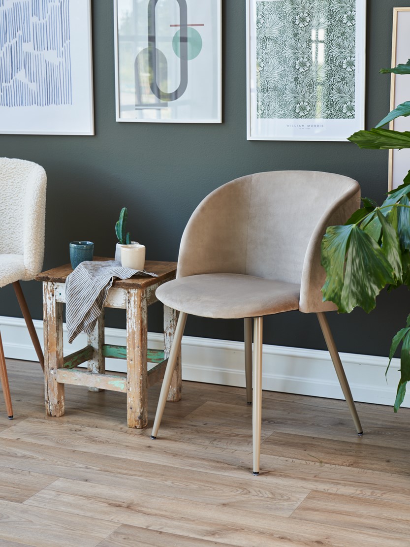 Velvet chair Polyester/poplar wood/iron. 54 x 47 x 81 cm.