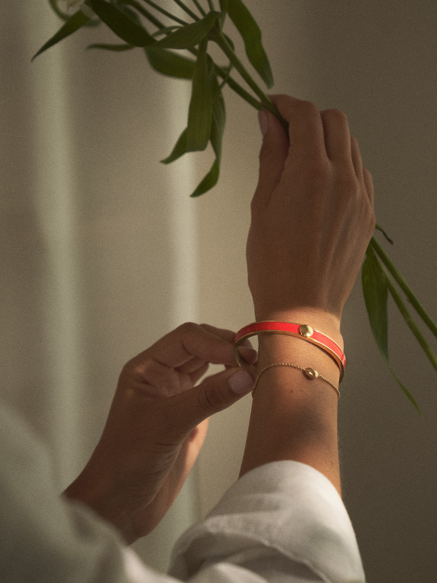 Capri bracelet 14k gold-plated stainless steel/enamel. Ø6 cm.