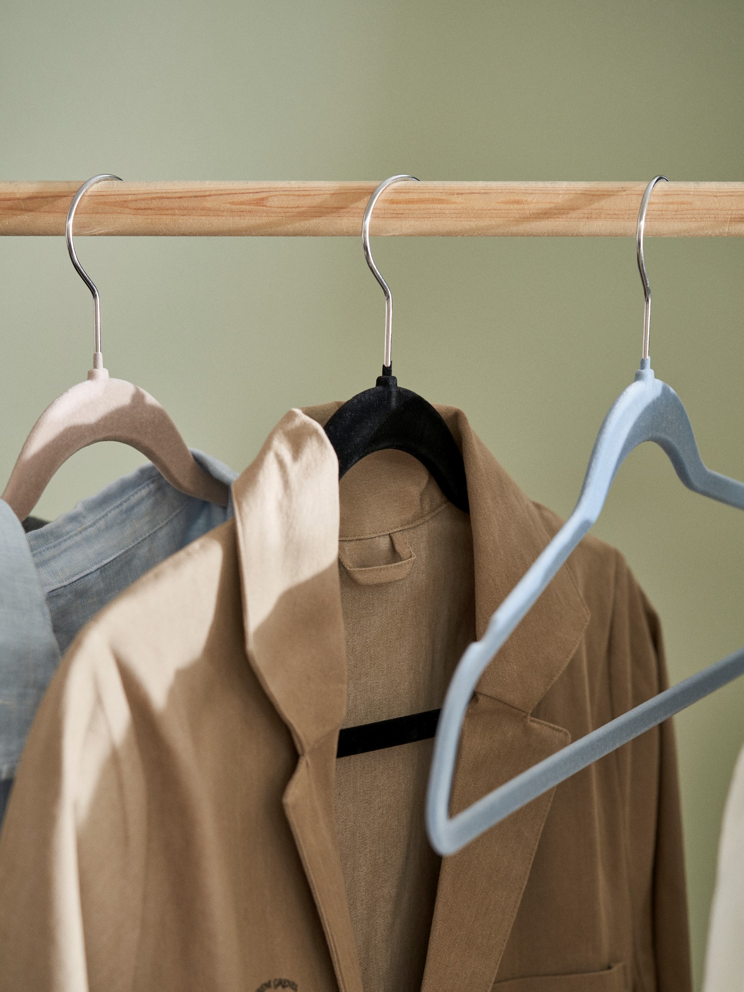 Velvet clothes hangers 5 pcs 0.4 x 22.5 x 44.5 cm.