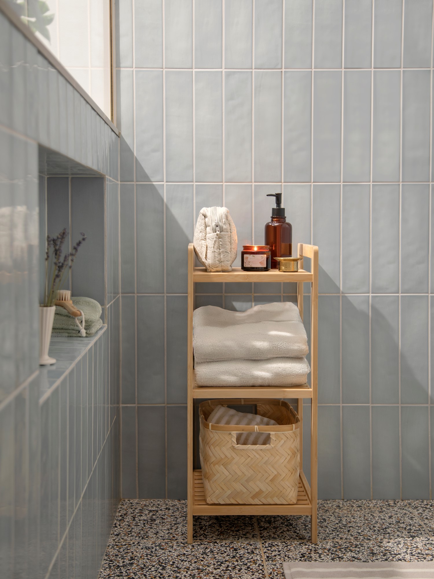 Shelf Bamboo. 30 x 30 x 70 cm.