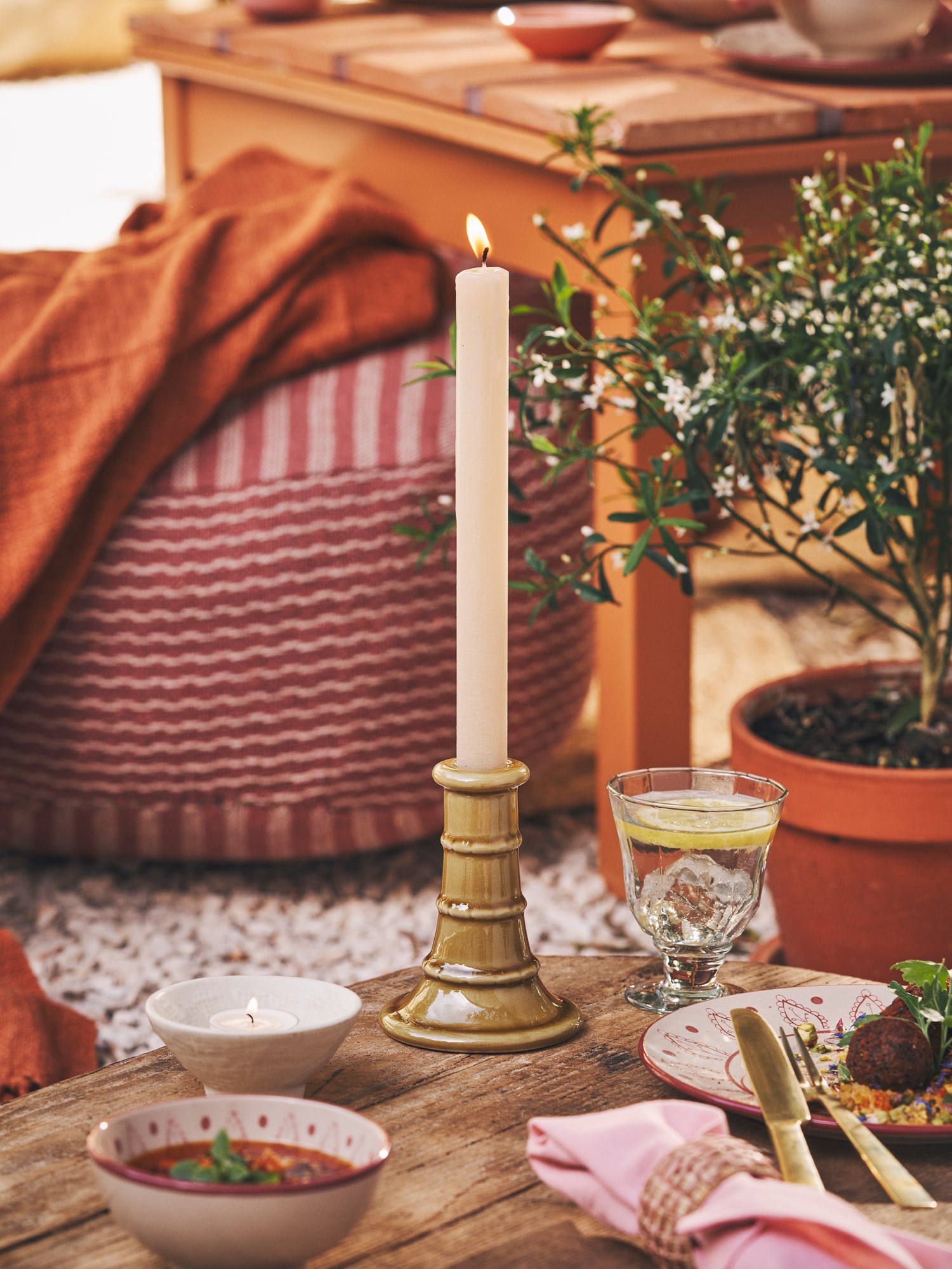 Candleholder Stoneware. Ø9 x 12 cm.