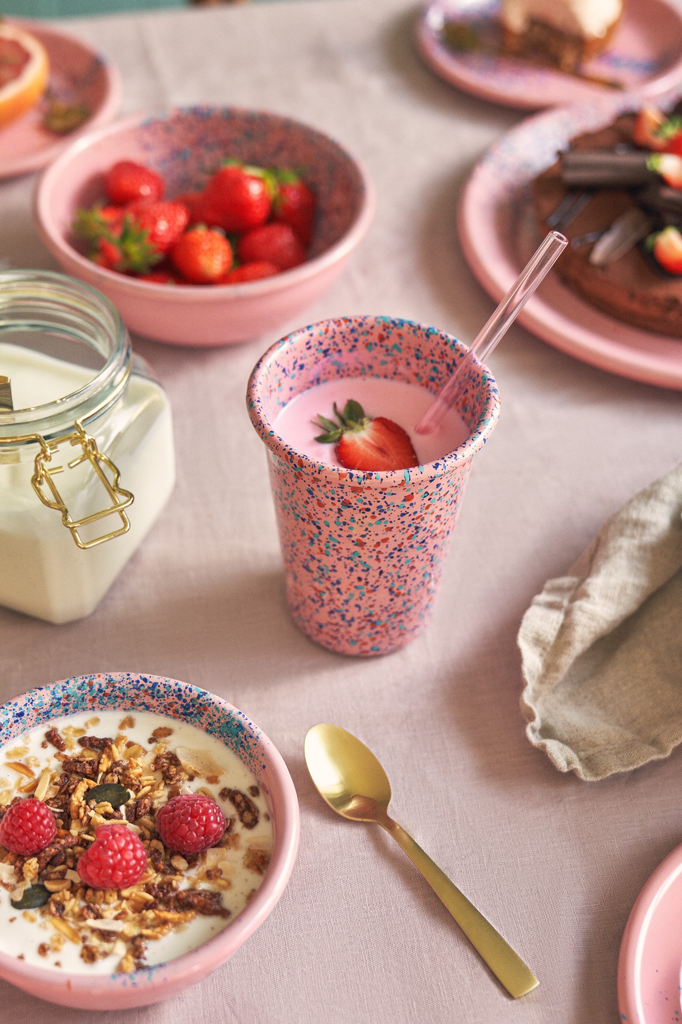 Flow Fest tumbler - pink Enameled steel. 400 ml.