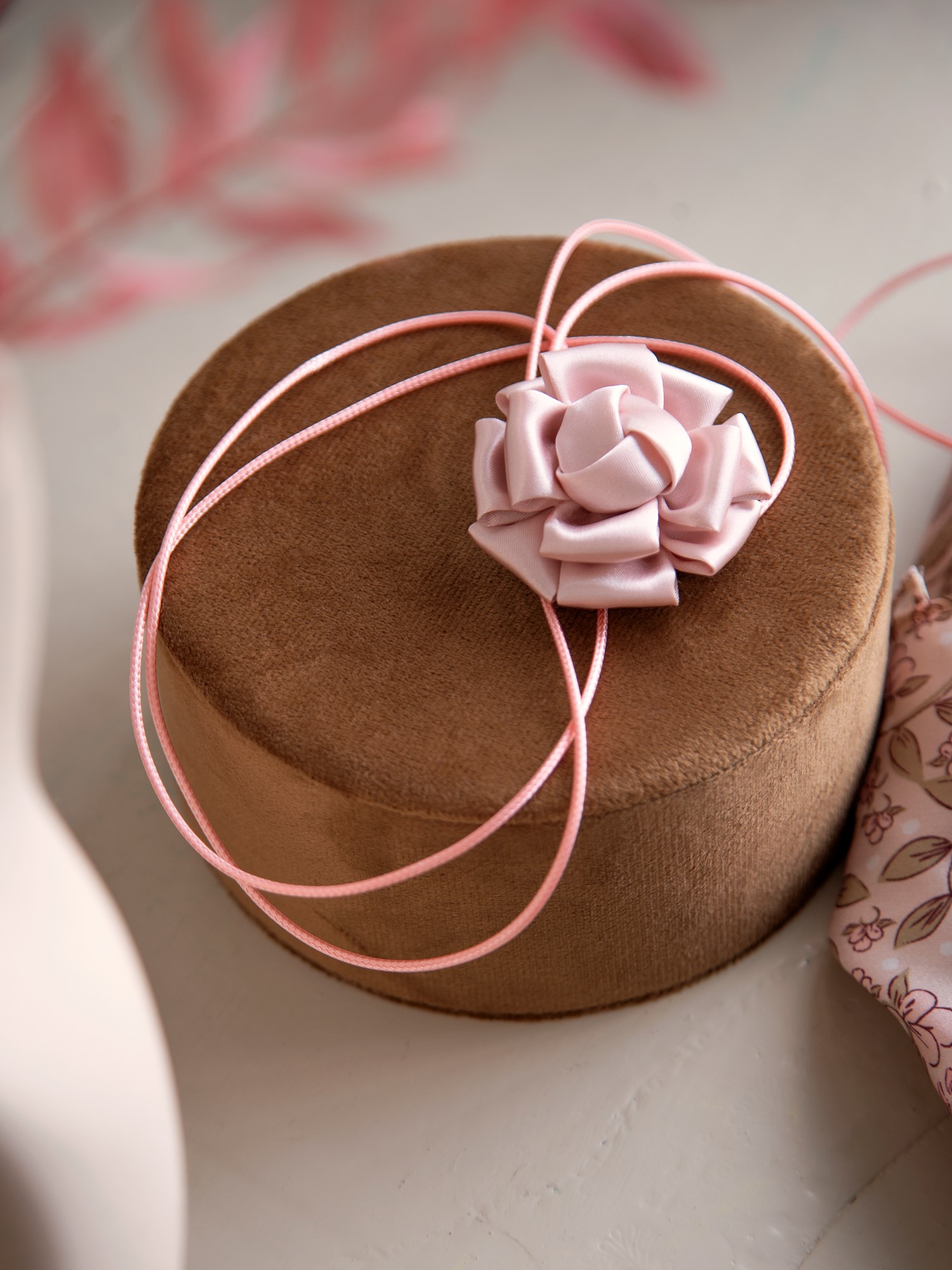 Flower necklace 1 pc.