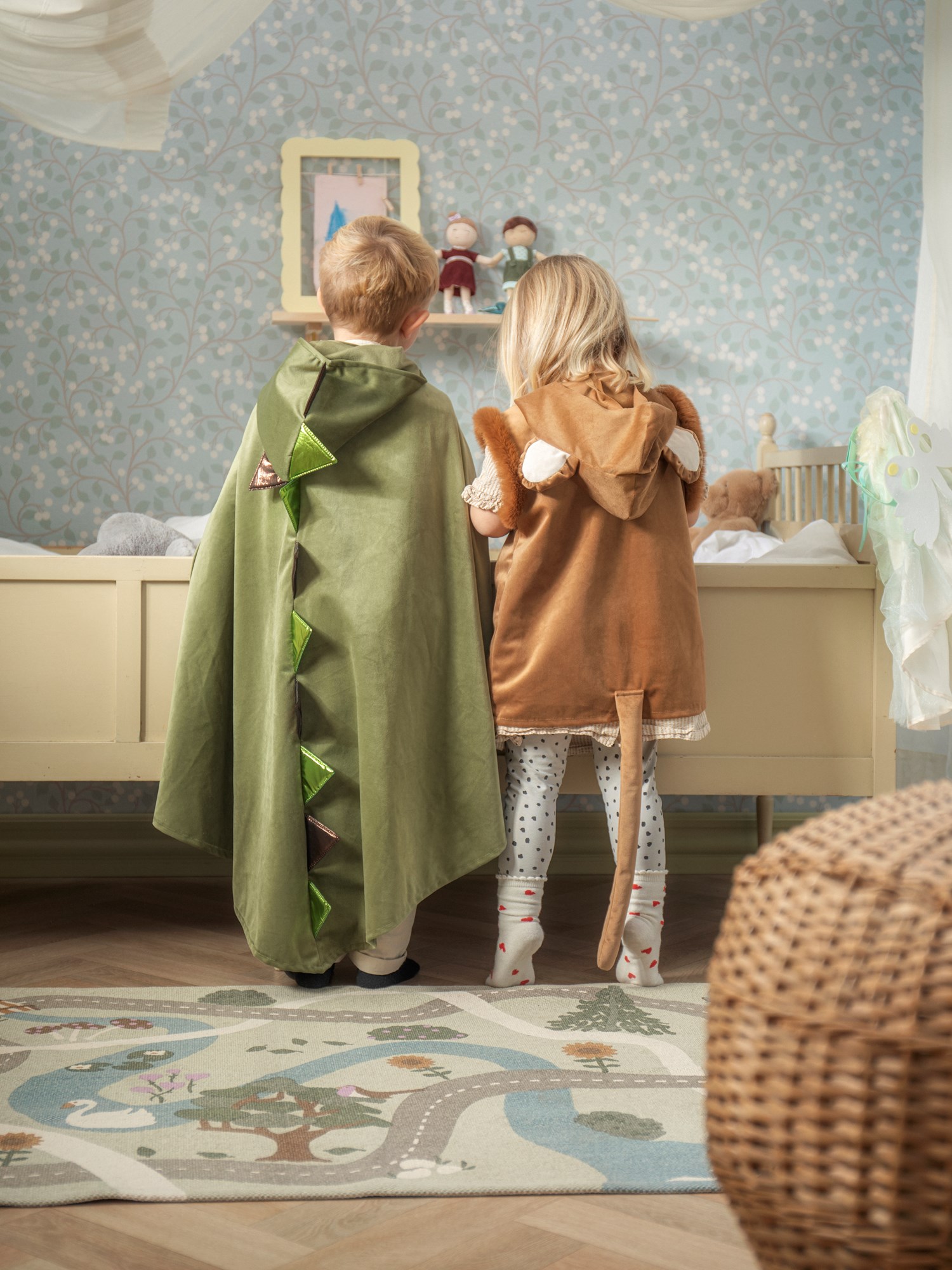 Dress-up cape crocodile