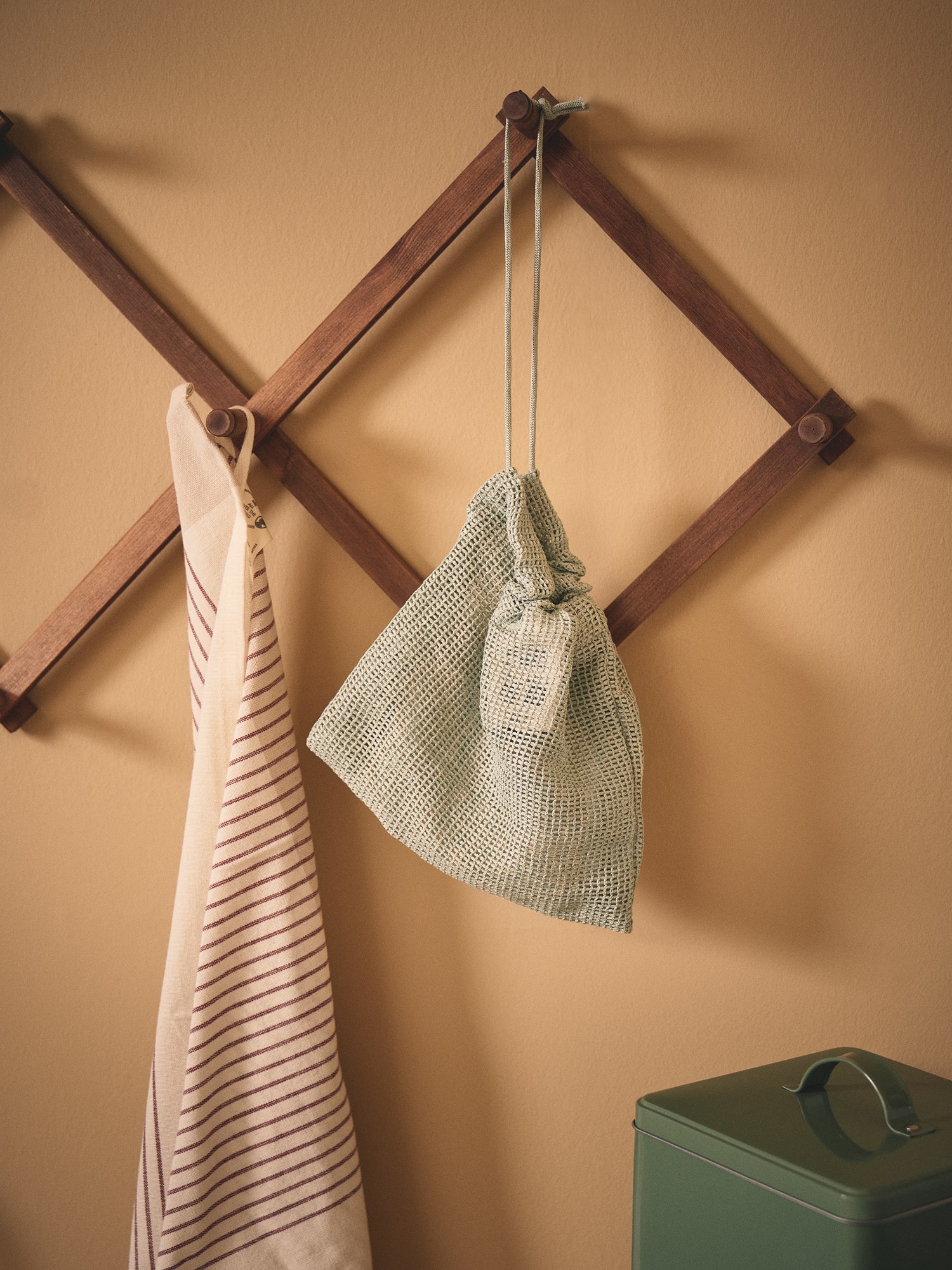 Mesh laundry bag 20 x 19 cm.