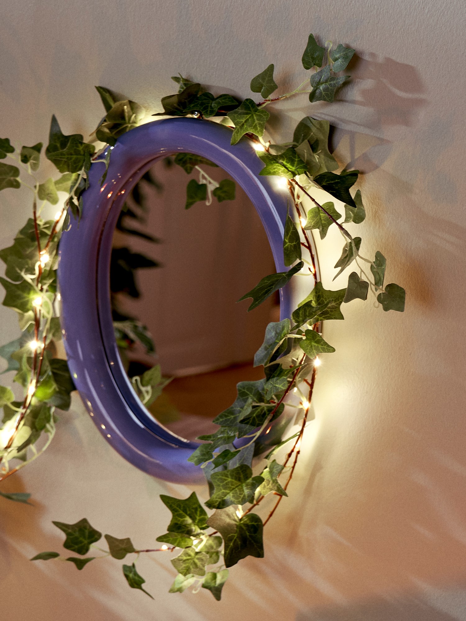 LED string lights Batteries excluded. 1.8 m.