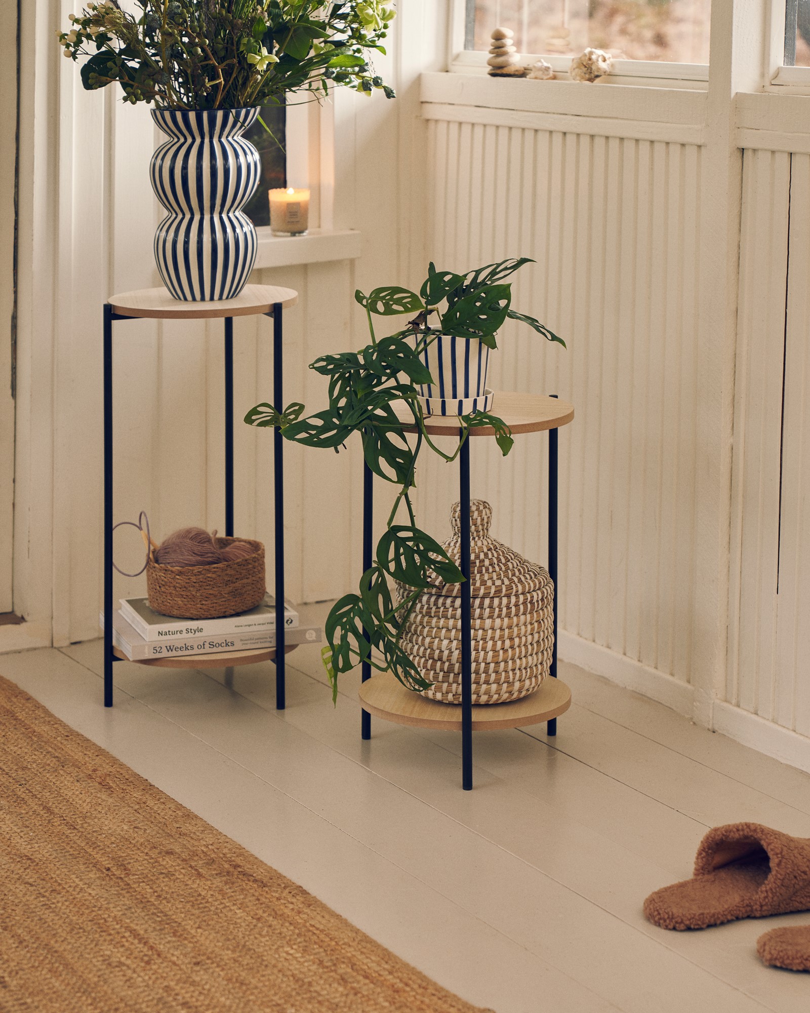 Plant stand Iron/MDF/poplar wood. 27 x 27 x 46 cm.