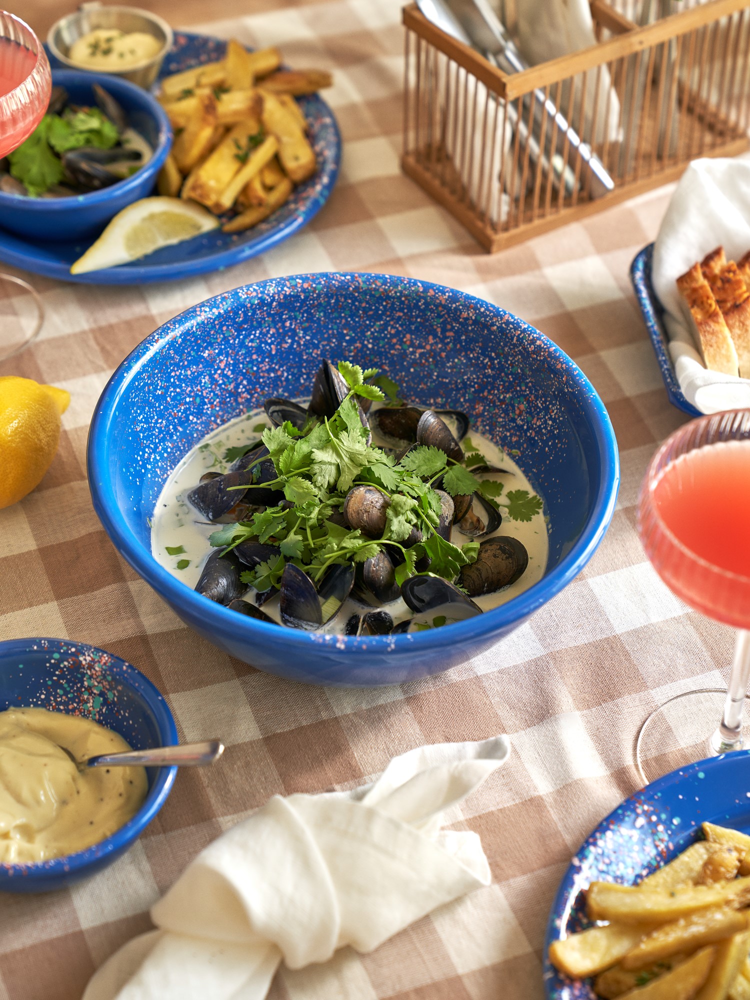 Flow Fest salad bowl - blue Enameled steel. Ø26 cm.