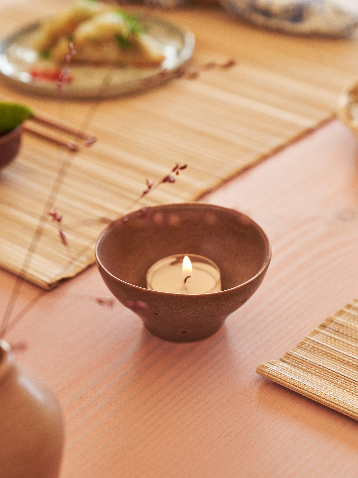 Tealight holder Stoneware. Ø9.2 x 4.6 cm.