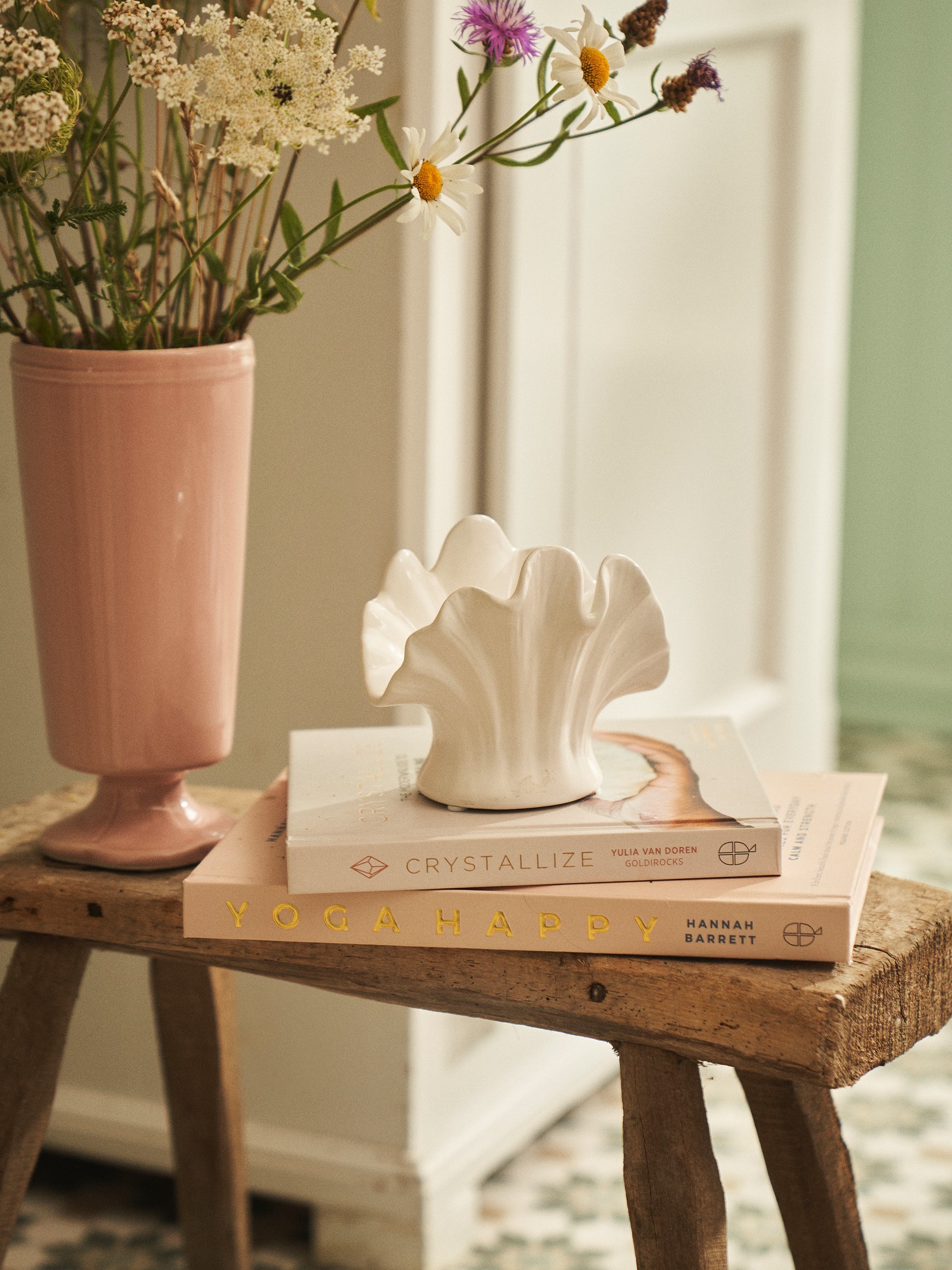 Tealight holder Dolomite. 12 x 9.5 x 10.5 cm.