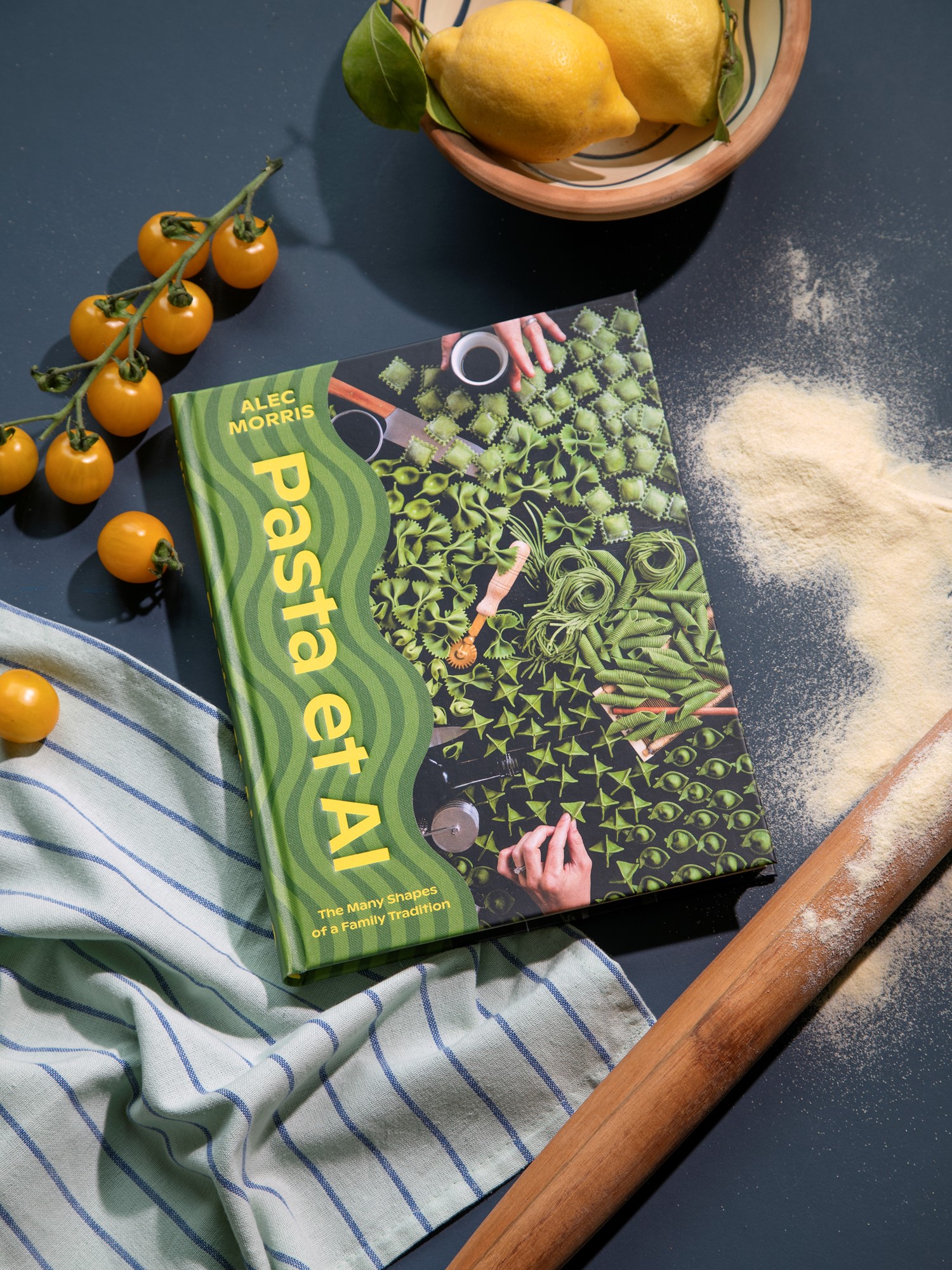 Pasta et Al Hardcover. English. 22.0 x 2.8 x 26.0 cm. 240 pages.