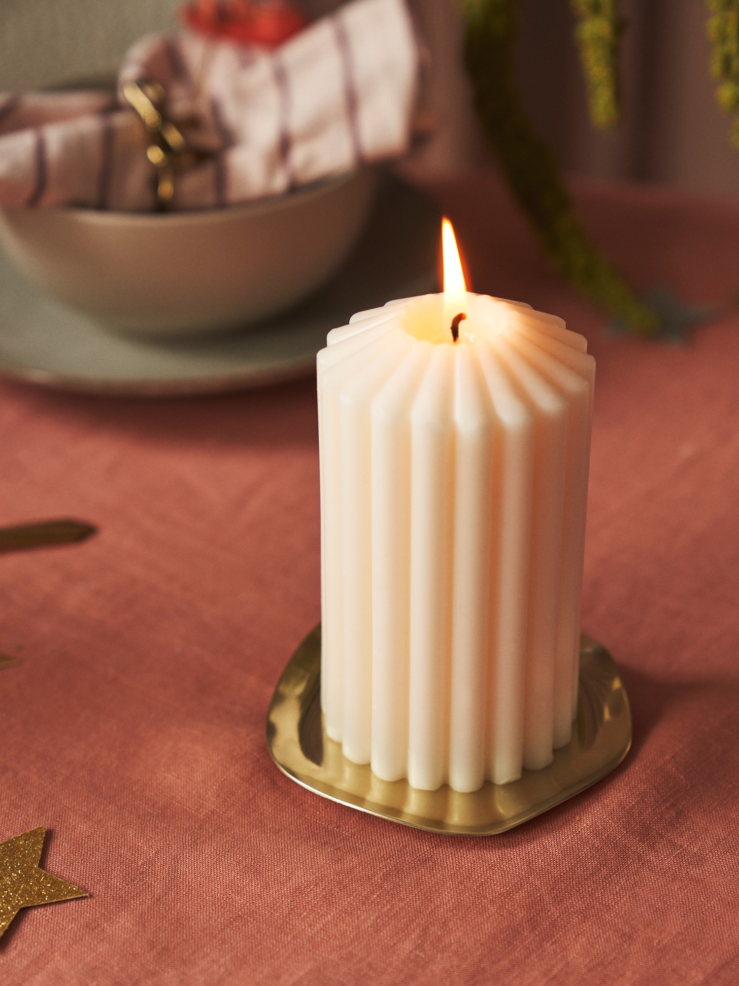 Candle plate Iron. 11 x 10 x 0.7 cm.