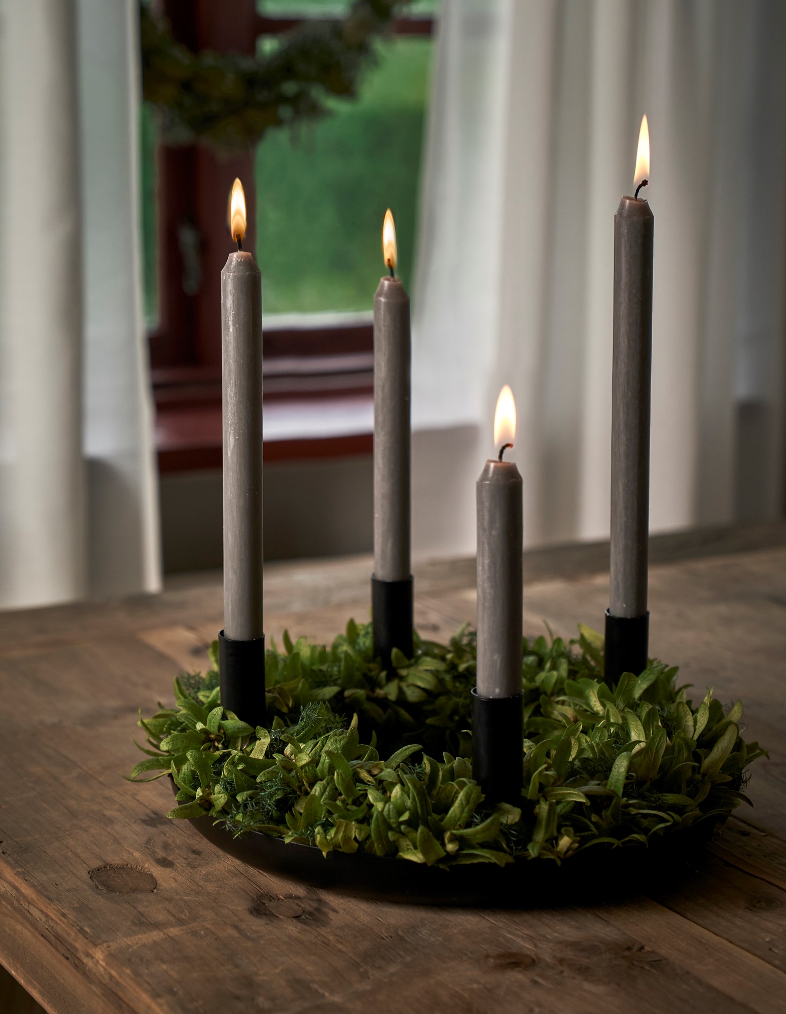 Decorative tray Metal. 30.5 x 3.5 cm.