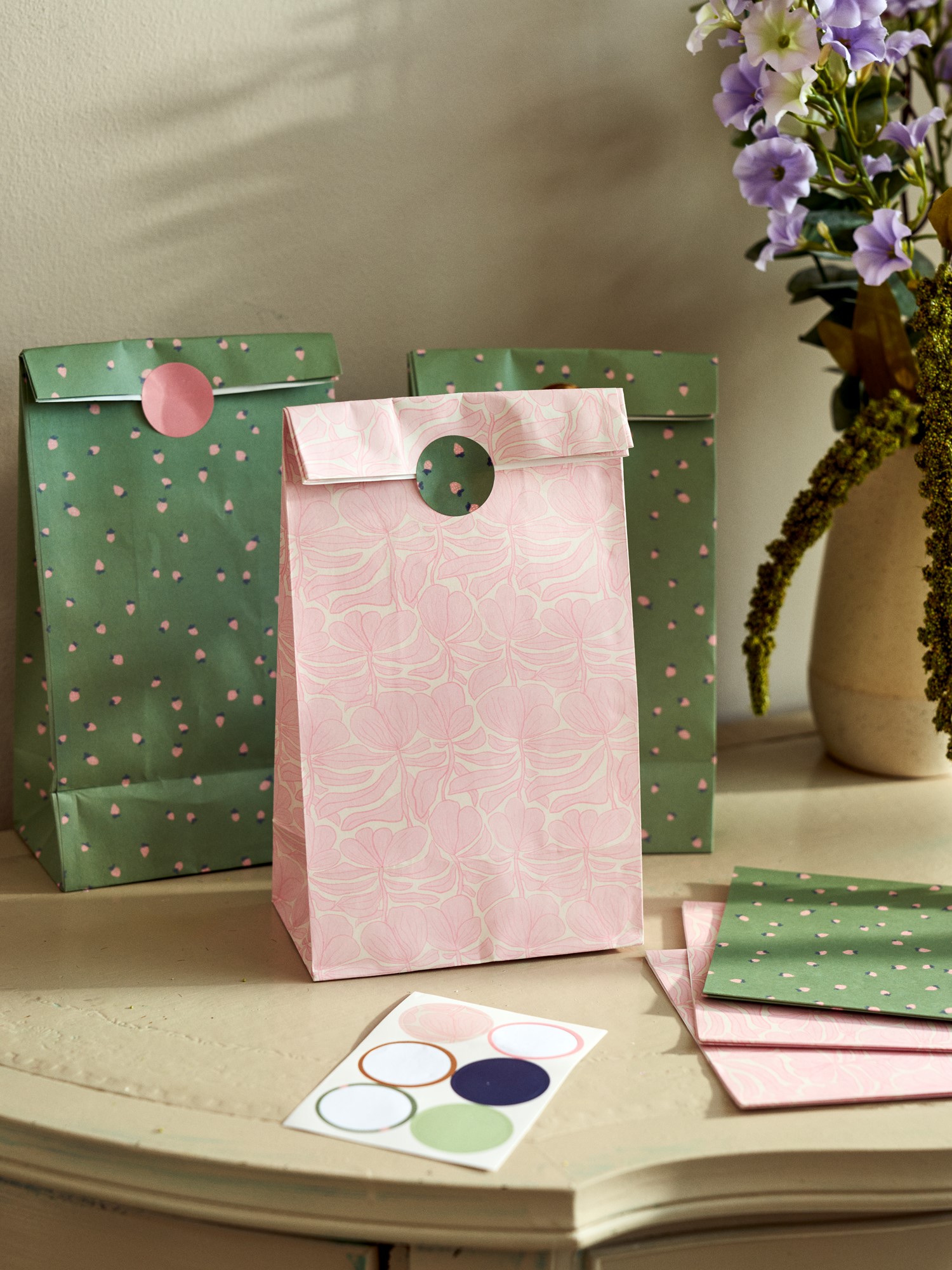 Gift bag set Paper. 24 x 13 x 8 cm. 6 pcs.