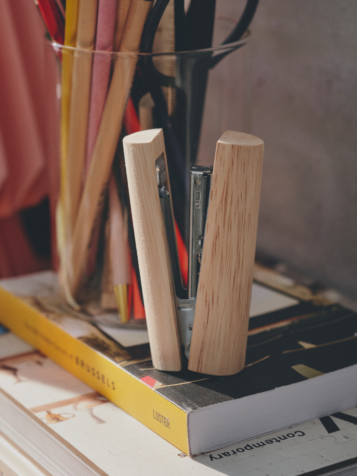 Stapler Rubber wood. 10 cm.