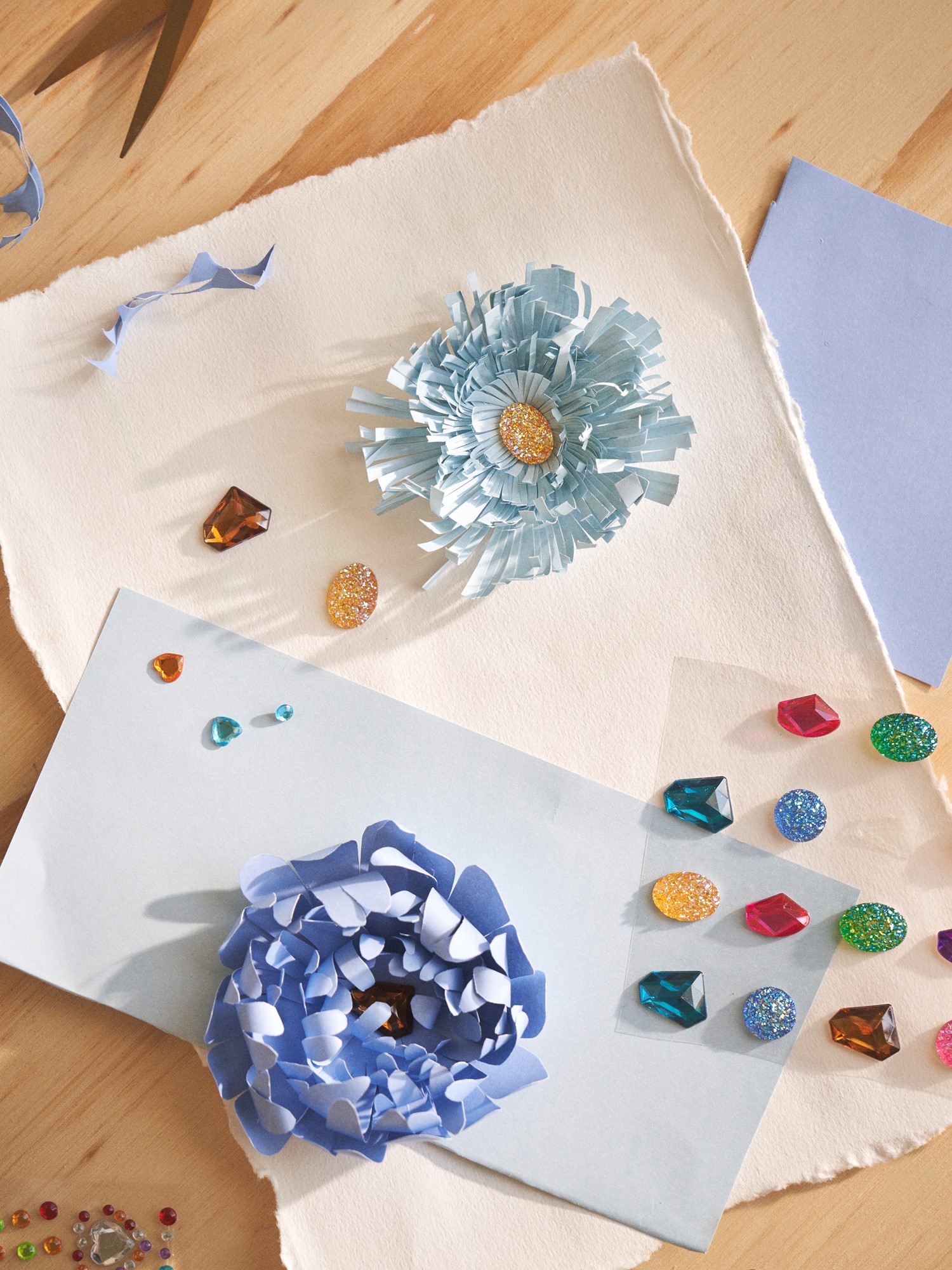 Gem stickers Polyresin/PET.