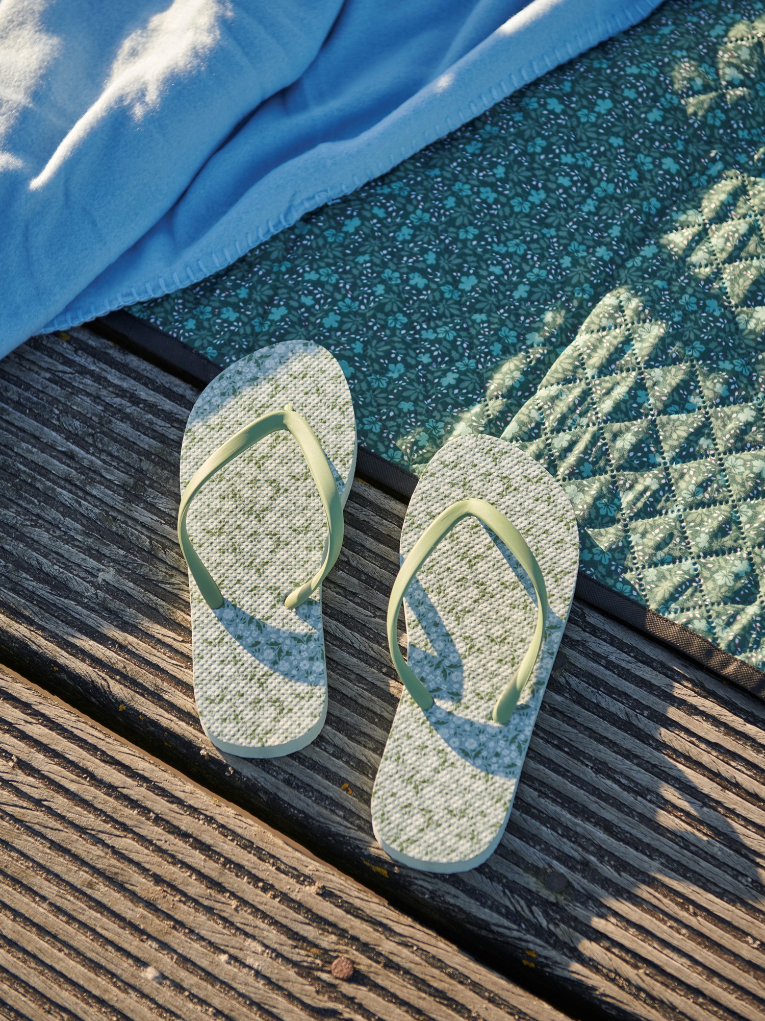 Flip-flops Polyethylene/rubber.