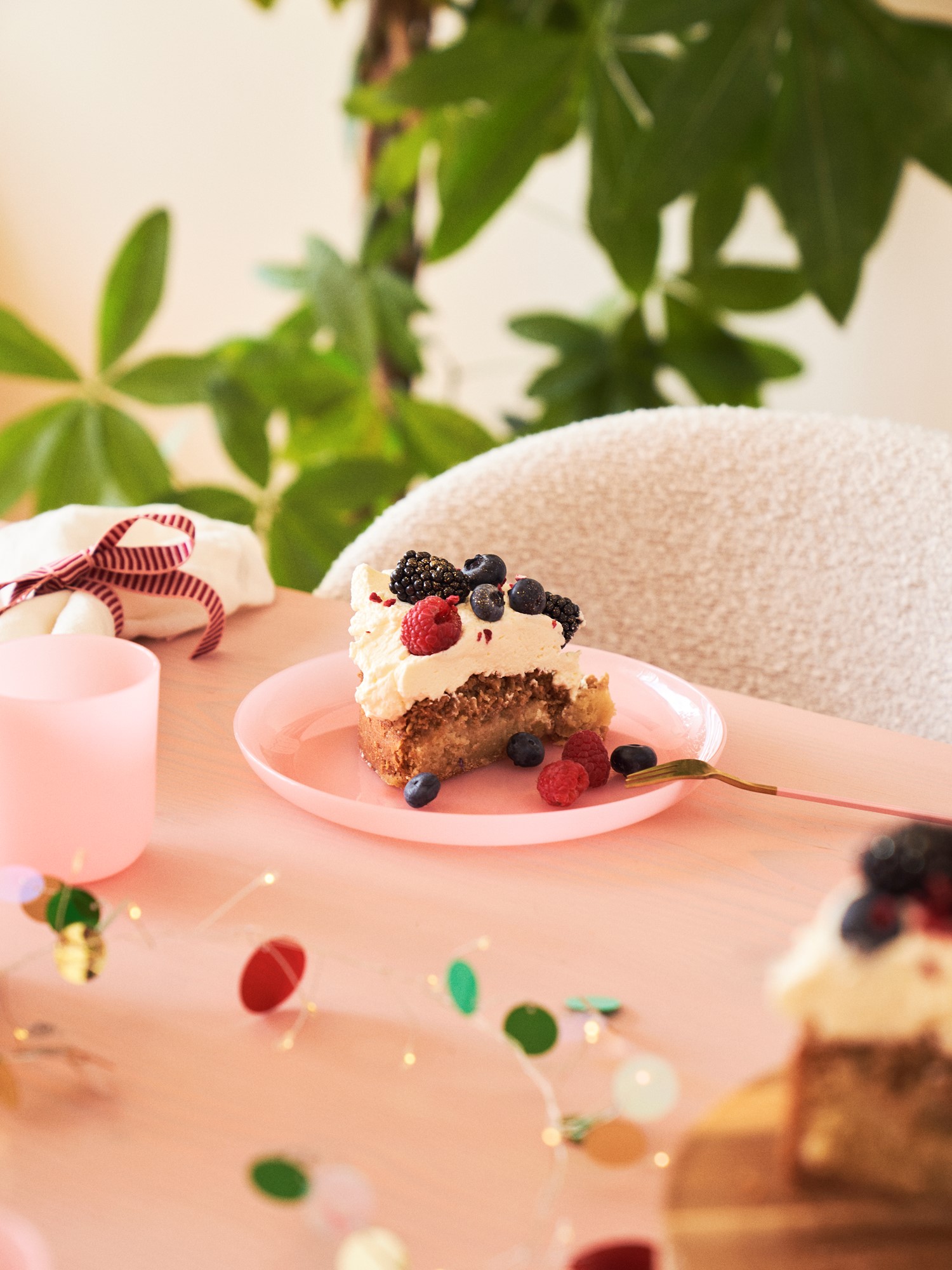 Reusable plastic plates for children 2 pcs.