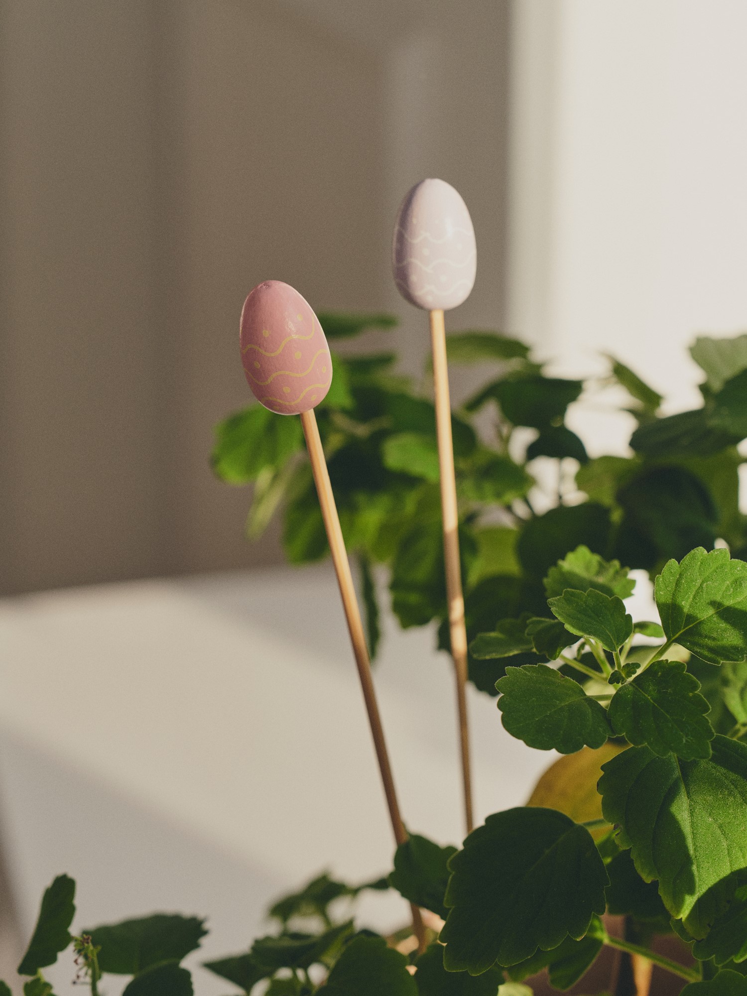 Egg on stick Poplar wood. 25 cm.