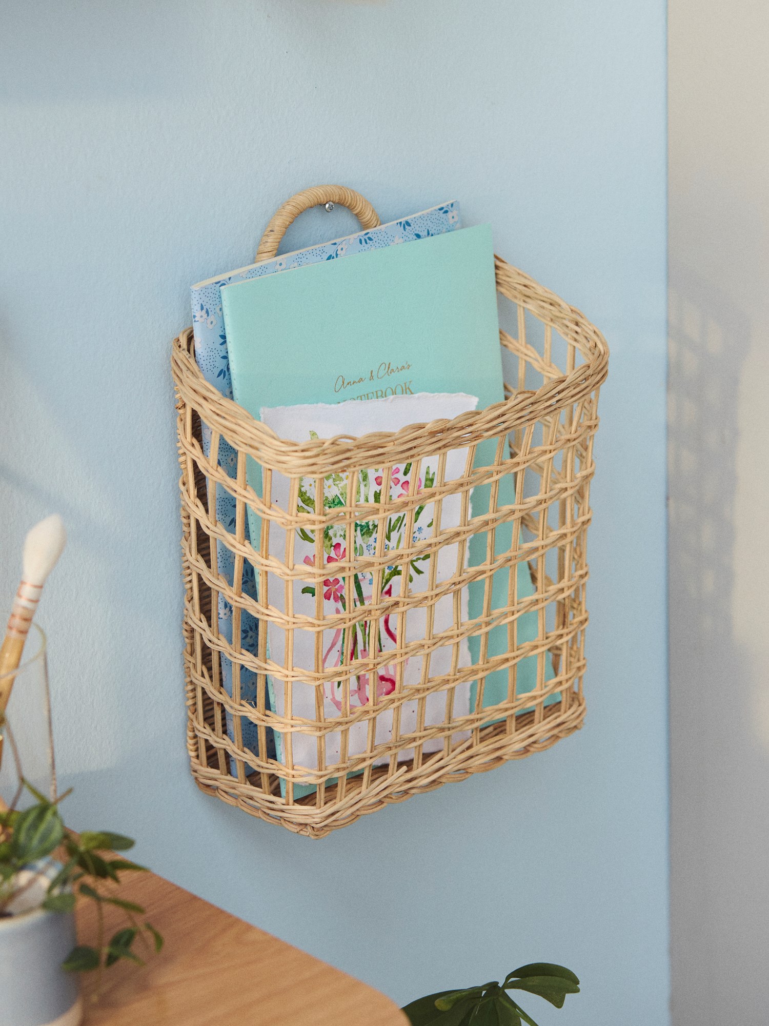 Hanging basket Rattan. 25 x 13 x 28 cm.