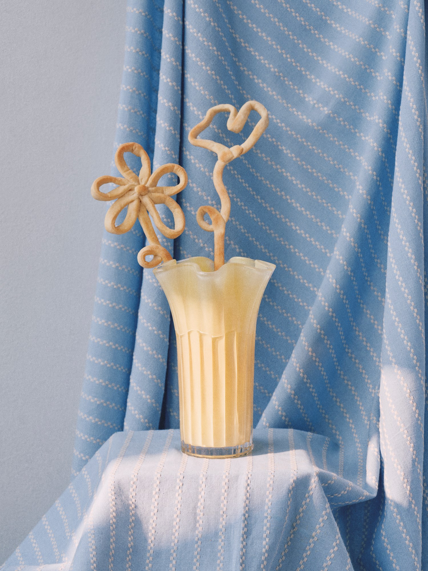 Vase Glass. 16 x 9 x 25 cm.