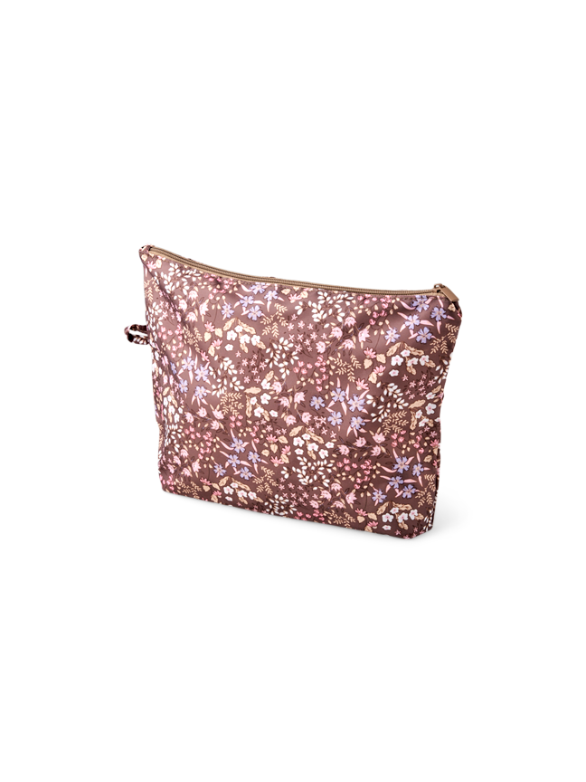 Pouch Recycled nylon. 35.5 x 15 x 24.5 cm.