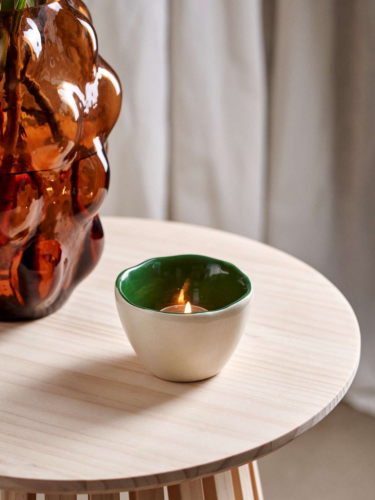 Tealight holder Stoneware. Ø9.2 x 5.8 cm.