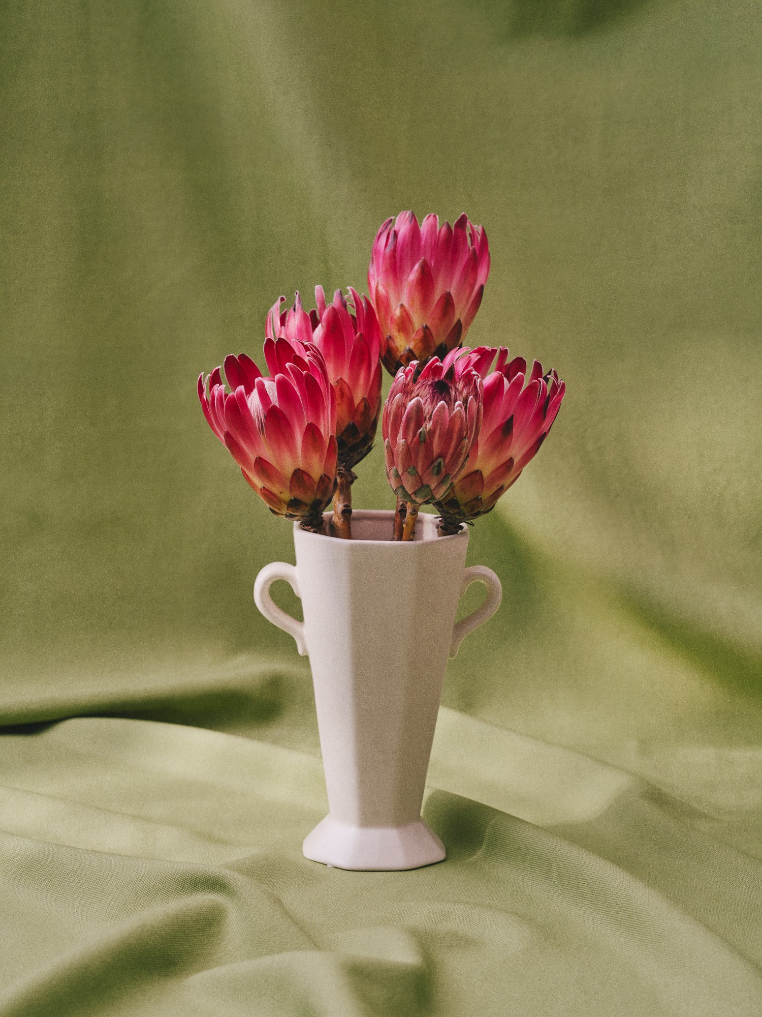 Vase Stoneware. 11.1 x 21.4 cm.