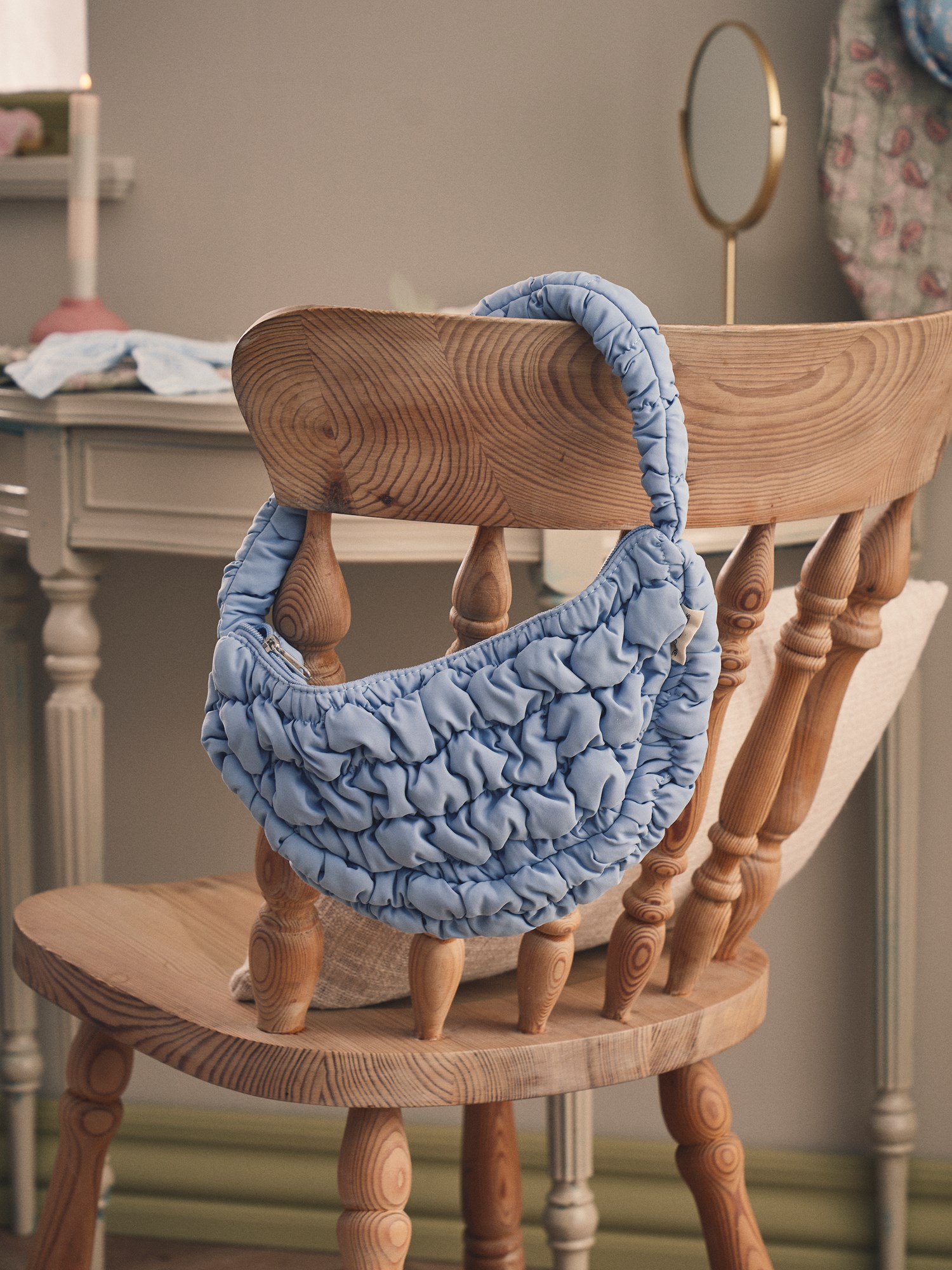 Handbag 28 x 11 x 12 cm.