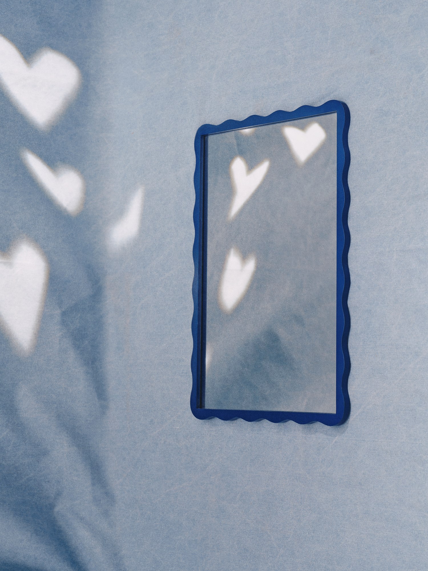 Mirror Pinewood/glass. 37.6 x 50 cm.