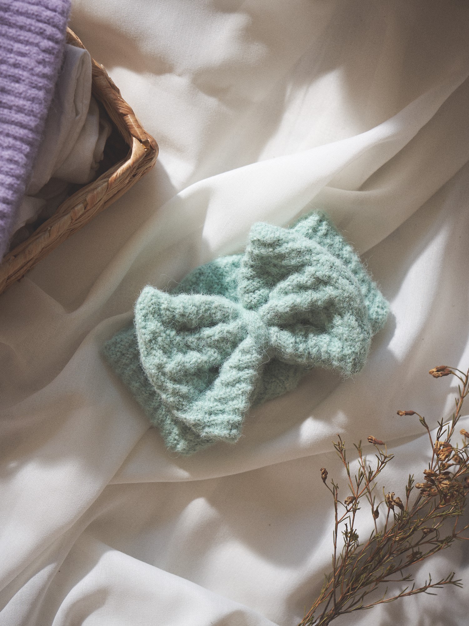 Children's headband Acrylic yarn.