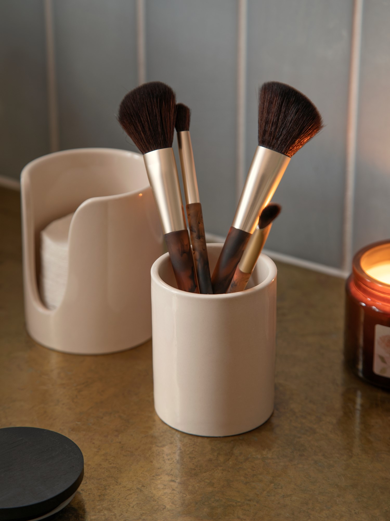 Cotton swab holder Ceramic.6.5 x 6.5 x 8.8 cm.