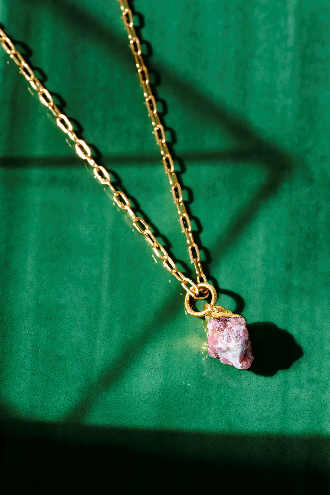 Birthstone October Pendant Brass/3 micron 18k gold-plated/raw pink tourmaline. 1 pc.