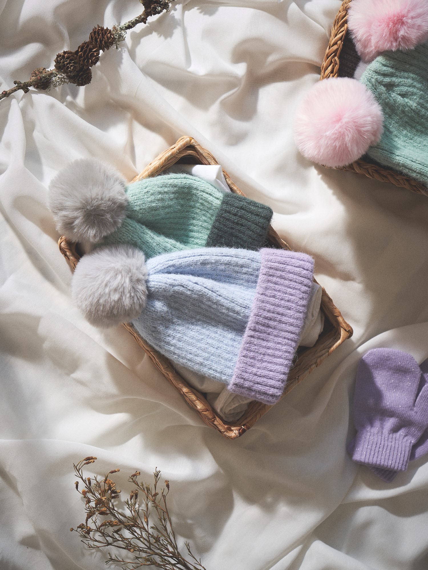 Children's beanie Acrylic yarn.