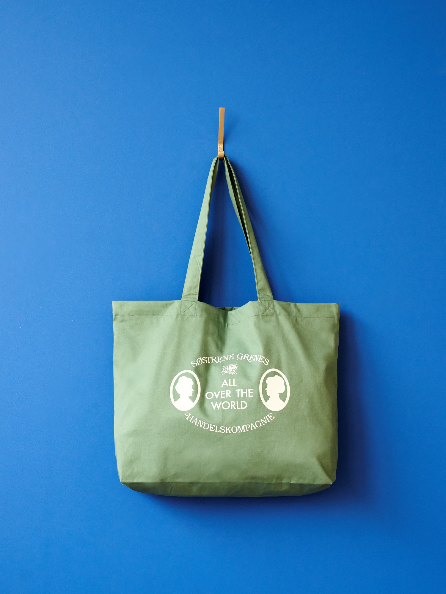 Plan International tote bag By purchasing this tote bag, you donate £0.56 / €0.67 to Plan International.