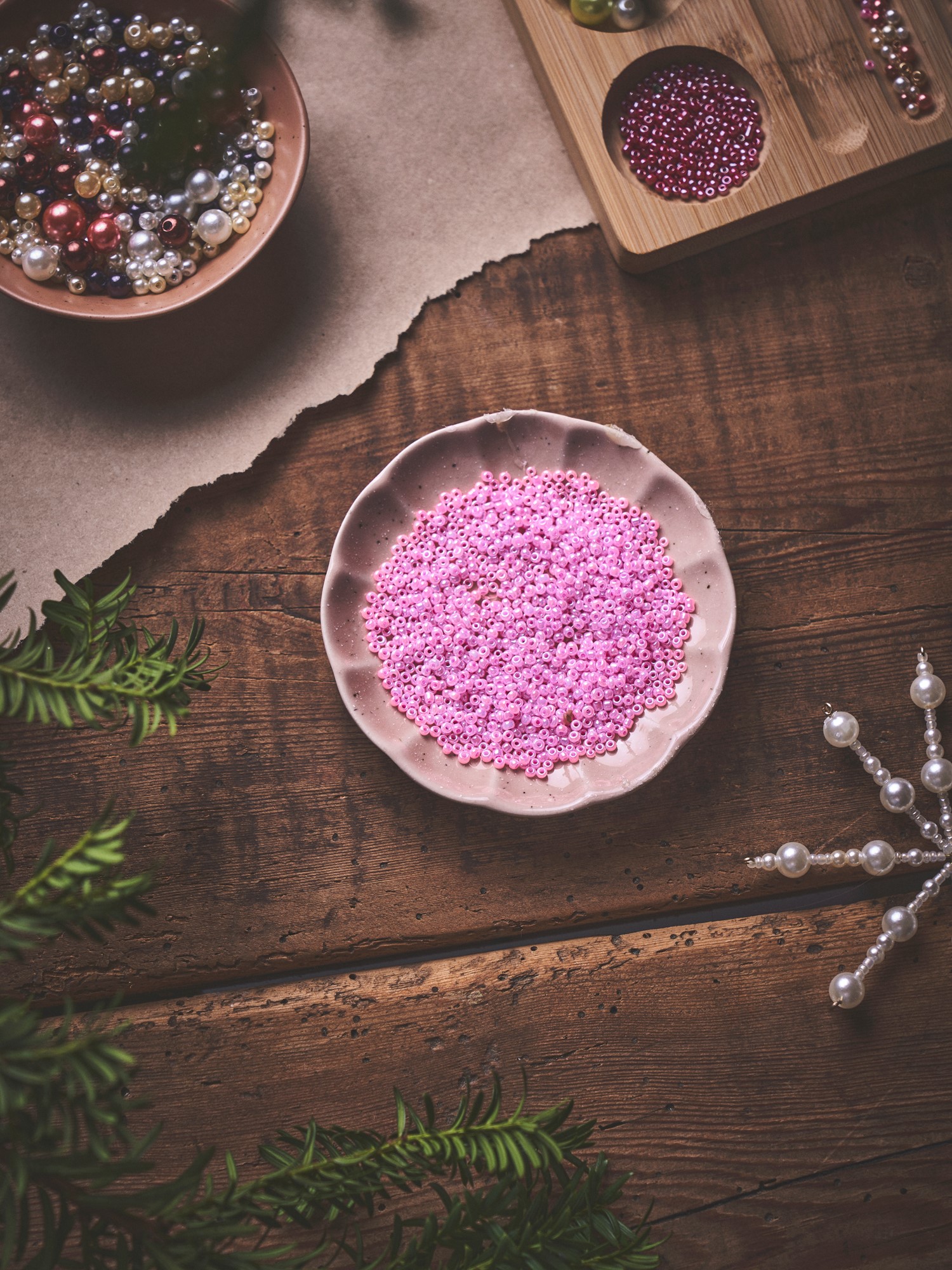 Glass beads Glass. 2 x 1.5 mm. 25 g.